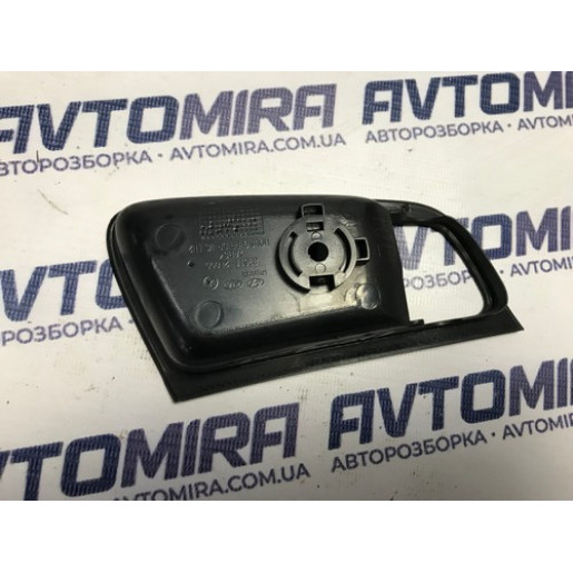 Накладка ручки задньої лівої дверки Hyundai i30 HB 2007-2012 836112L000